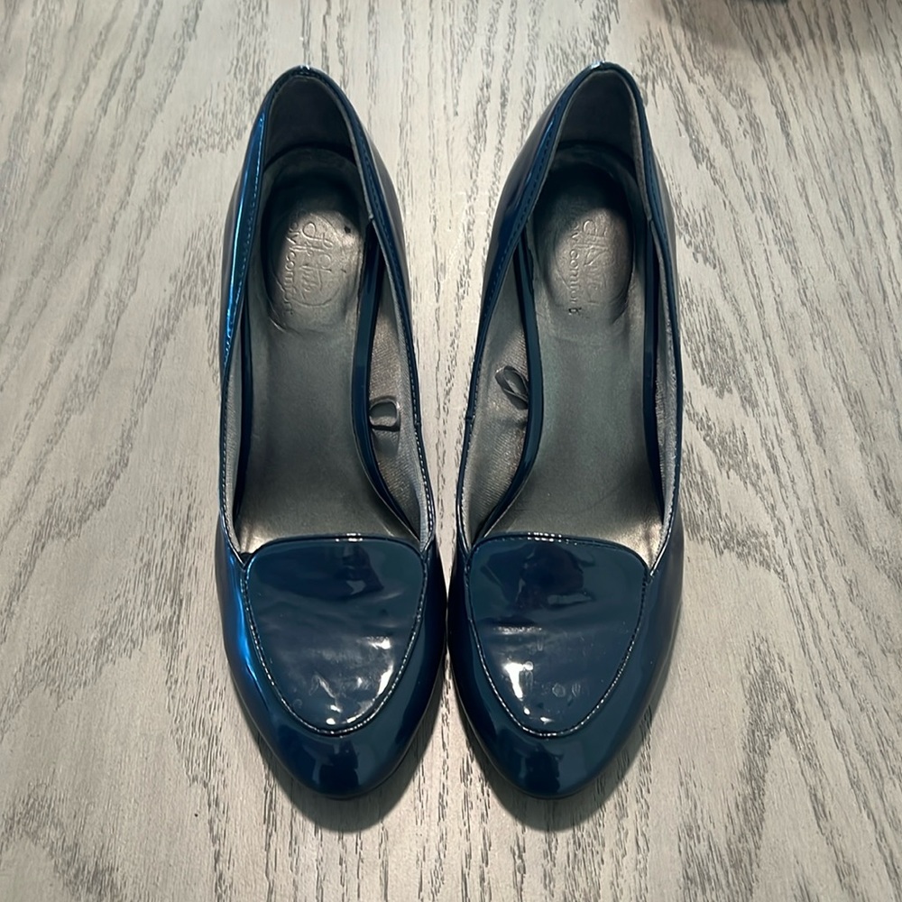 Women’s Life Stride Shiny Navy Blue Pumps - Size 8